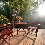 Historischer Zirkuswagen Mit Terrasse Und Blick Ins Gruene *