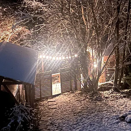 Luxuszelt Historischer Zirkuswagen Mit Terrasse Und Blick Ins Grüne Witzenhausen