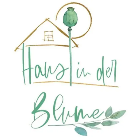 Luxuszelt Historischer Zirkuswagen Mit Terrasse Und Blick Ins Grüne *