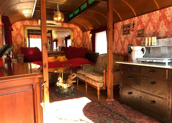 خيمة فخمة Historischer Zirkuswagen Mit Terrasse Und Blick Ins Gruene