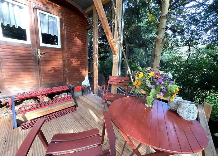 Historischer Zirkuswagen Mit Terrasse Und Blick Ins Gruene * فِتْسِنهاوزن