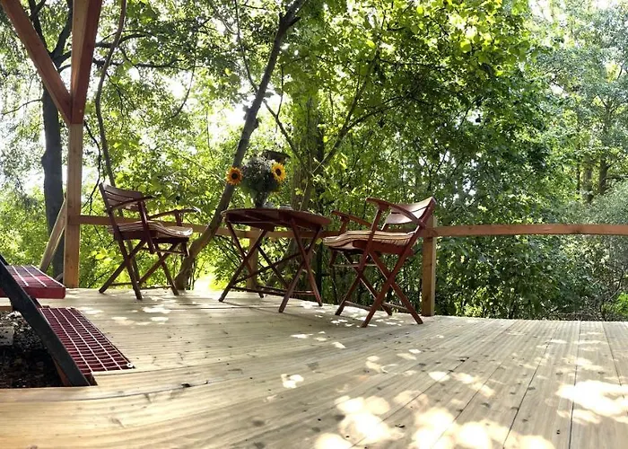 Historischer Zirkuswagen Mit Terrasse Und Blick Ins Gruene * فِتْسِنهاوزن