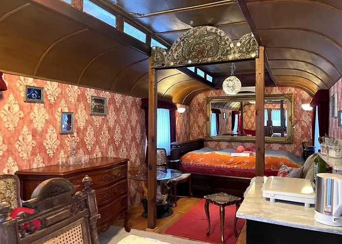 خيمة فخمة Historischer Zirkuswagen Mit Terrasse Und Blick Ins Gruene