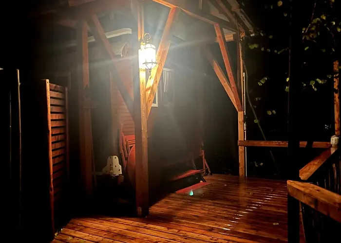 Historischer Zirkuswagen Mit Terrasse Und Blick Ins Gruene * فِتْسِنهاوزن